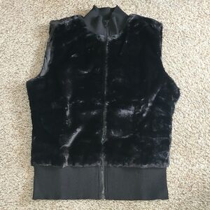 (NEW) Questions Chic Black Faux Fur Vest